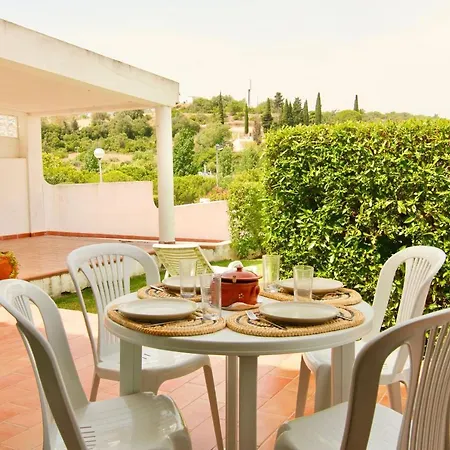 Vakantiehuis Lovelystay - Alto Dos Calicos 2br House With Garden Albufeira