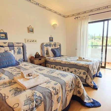 Lovelystay - Alto Dos Calicos 2br House With Garden Vakantiehuis