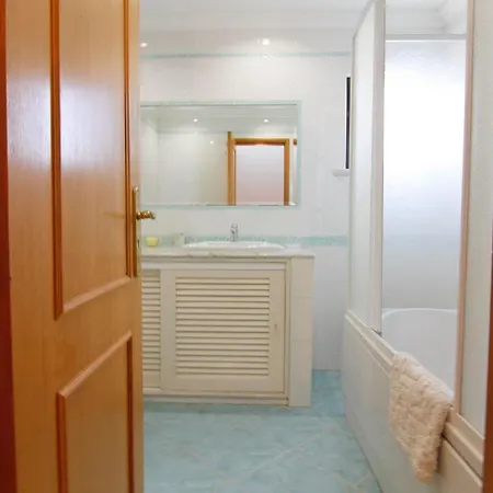 Vakantiehuis Lovelystay - Alto Dos Calicos 2br House With Garden