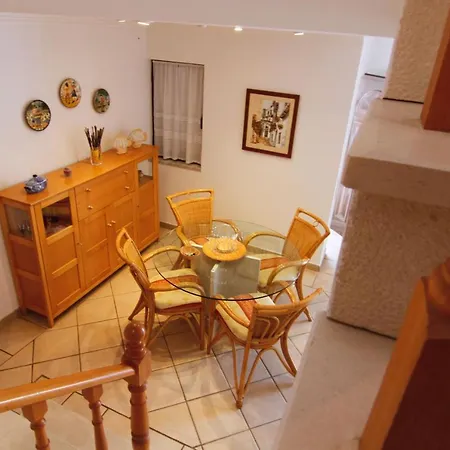 Lovelystay - Alto Dos Calicos 2br House With Garden Vakantiehuis *