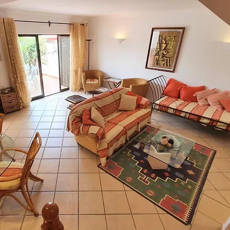 Vakantiehuis Lovelystay - Alto Dos Calicos 2br House With Garden